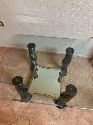 Mesa auxiliar cristal y metal dorada