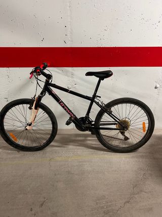 Bicicleta montaña negra y rosa