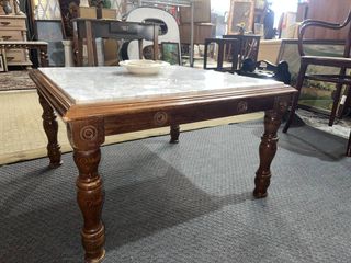 MESA DE CENTRO CLÁSICA