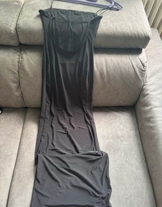 Abito lungo nero con spalline sottili