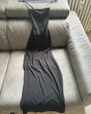 Abito lungo nero con spalline sottili