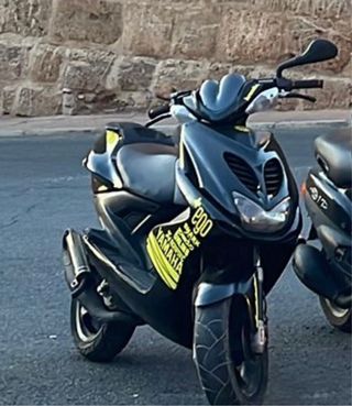 Yamaha Aerox 49cc Negra y Amarilla