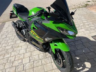 Kawasaki Ninja 400 Sportbike Verde/Negro