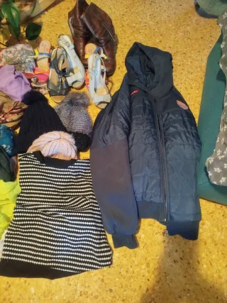 Lote Ropa variada y calzado