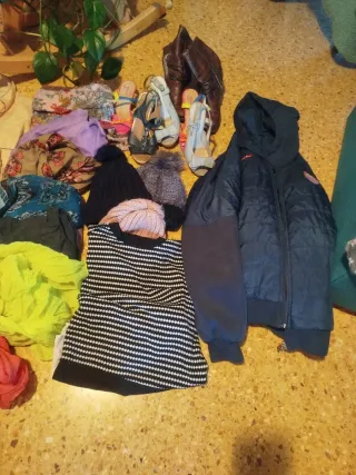 Lote Ropa variada y calzado