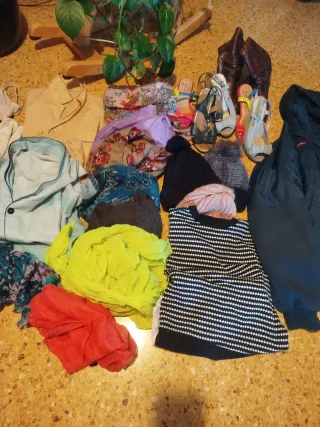 Lote Ropa variada y calzado