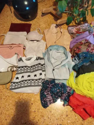 Lote Ropa variada y calzado