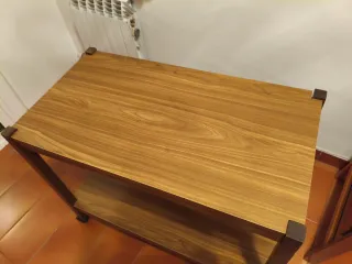 Mesa auxiliar de madera