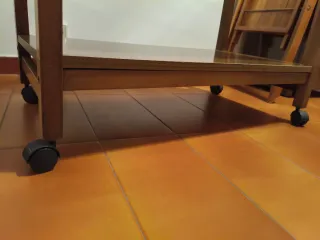 Mesa auxiliar de madera