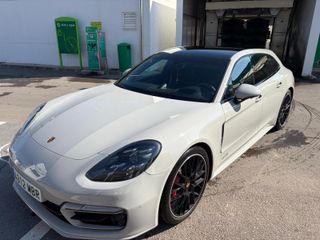 Porsche Panamera GTS Sport Turismo