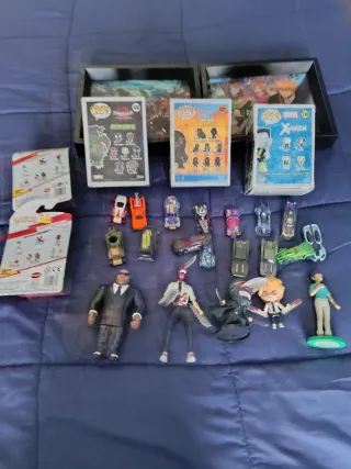 Lote de figuras y coches de colección