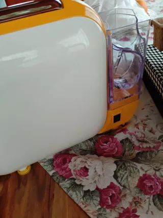 Macchina Caffè Espresso Gialla e Bianca