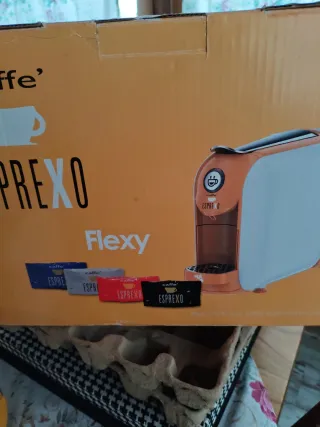 Macchina Caffè Espresso Gialla e Bianca