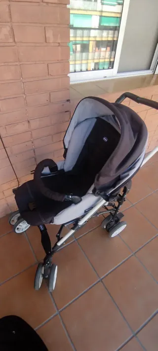 Carrito de bebé Chicco negro y gris