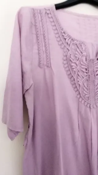 Camicia viola con dettagli in pizzo