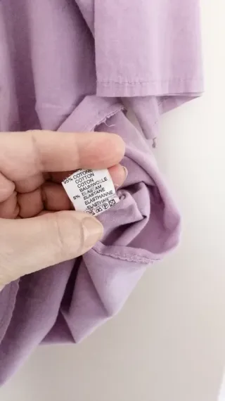 Camicia viola con dettagli in pizzo