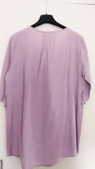 Camicia viola con dettagli in pizzo