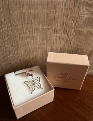 Collana con ciondolo a farfalla
