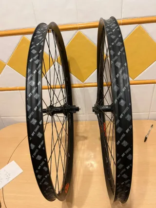 Rueda Delantera DT SWISS 1900