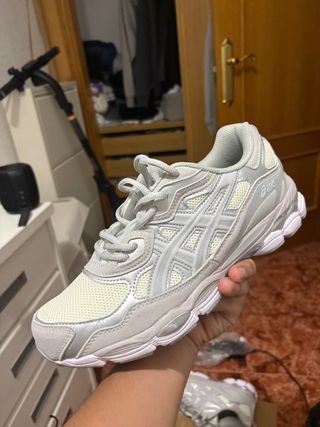 Asics Gel NYC gris y blanco