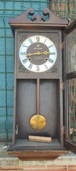 Reloj De Pendulo International 31 Days