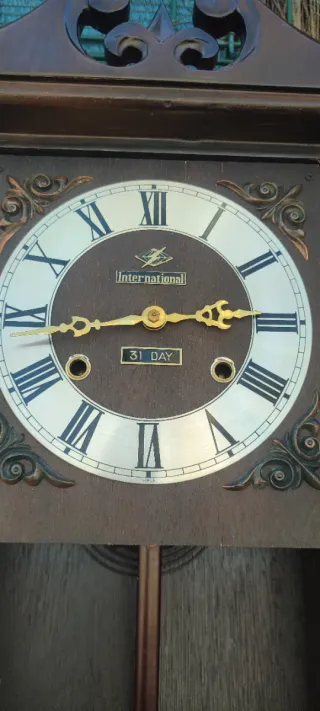 Reloj De Pendulo International 31 Days