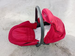 Trio Neonato, passeggino e ovetto rosso