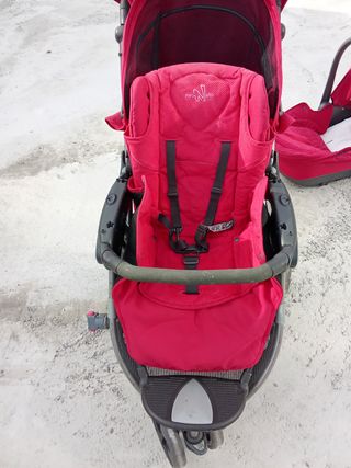 Trio Neonato, passeggino e ovetto rosso