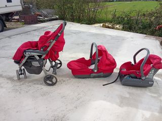 Trio Neonato, passeggino e ovetto rosso
