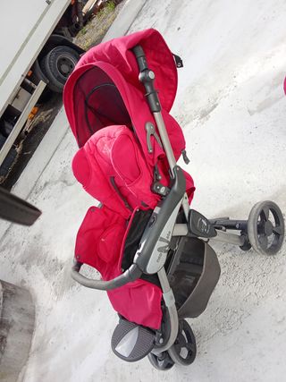 Trio Neonato, passeggino e ovetto rosso