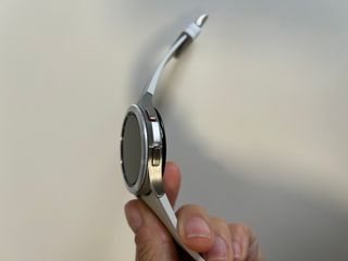 Samsung Galaxy Watch4 Classic Gris