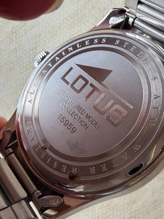 Reloj Lotus Hombre Plata y Blanco