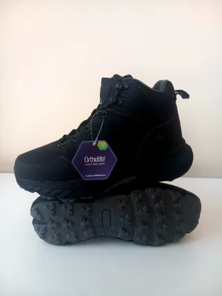 Botas de montaña negras