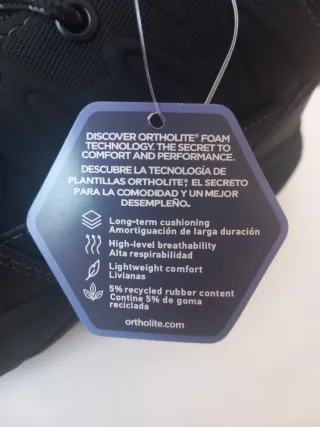 Botas de montaña negras