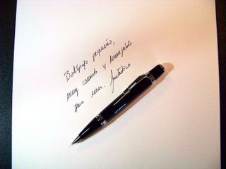 Bolígrafo pequeño muy elegante y manejable