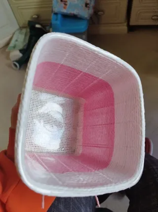 Cestino portaoggetti rosa e bianco