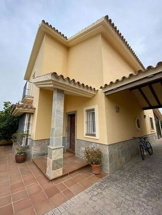 Chalet en venta en Núcleo Urbano en Chiclana de la Frontera