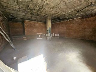 Local comercial en venta en Reyes en Parla