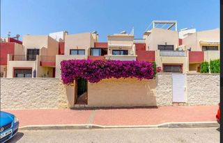 Casa adosada en venta en Nueva Torrevieja - Aguas Nuevas en Torrevieja