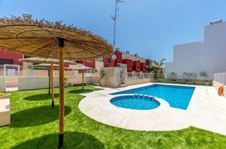 Casa adosada en venta en Nueva Torrevieja - Aguas Nuevas en Torrevieja