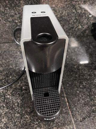 Cafetera Nespresso Krups Essenza Mini