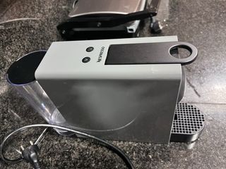 Cafetera Nespresso Krups Essenza Mini