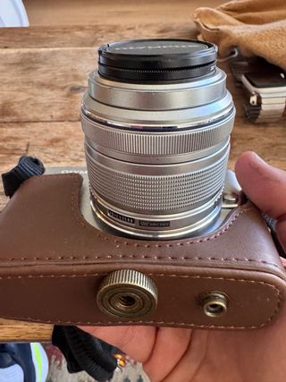 Olympus E-MP1 + Objetivo 14-42mm