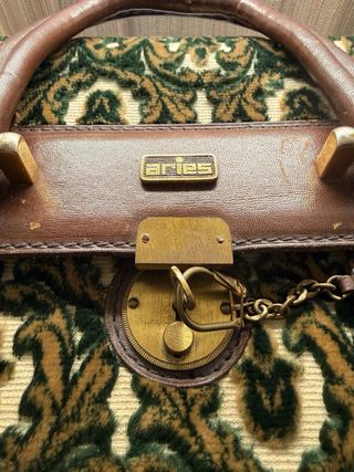 Maletín "Aries" Estilo Doctor Bag CON LLAVE ORIG.