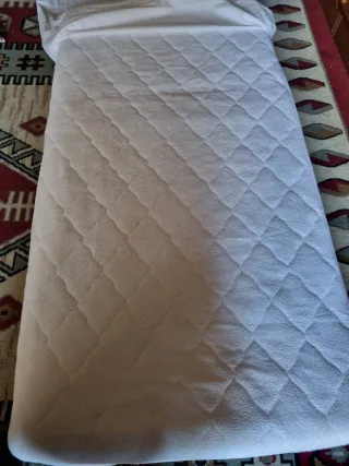 Colchón cuna, edredón y chichonera