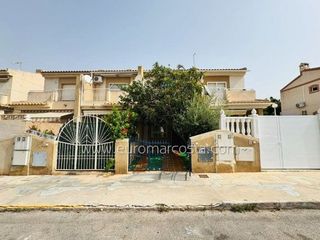 Casa adosada en venta en Nueva Torrevieja - Aguas Nuevas en Torrevieja