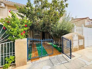 Casa adosada en venta en Nueva Torrevieja - Aguas Nuevas en Torrevieja