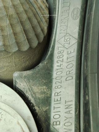 23203525 8200142687 piloto tras der renault megane