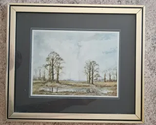 Quadro con cornice dorata e passepartout grigio