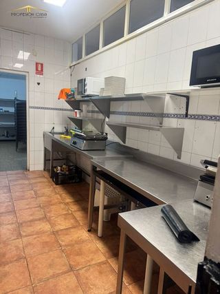 Local comercial en alquiler en Carranque - Haza Cuevas en Málaga